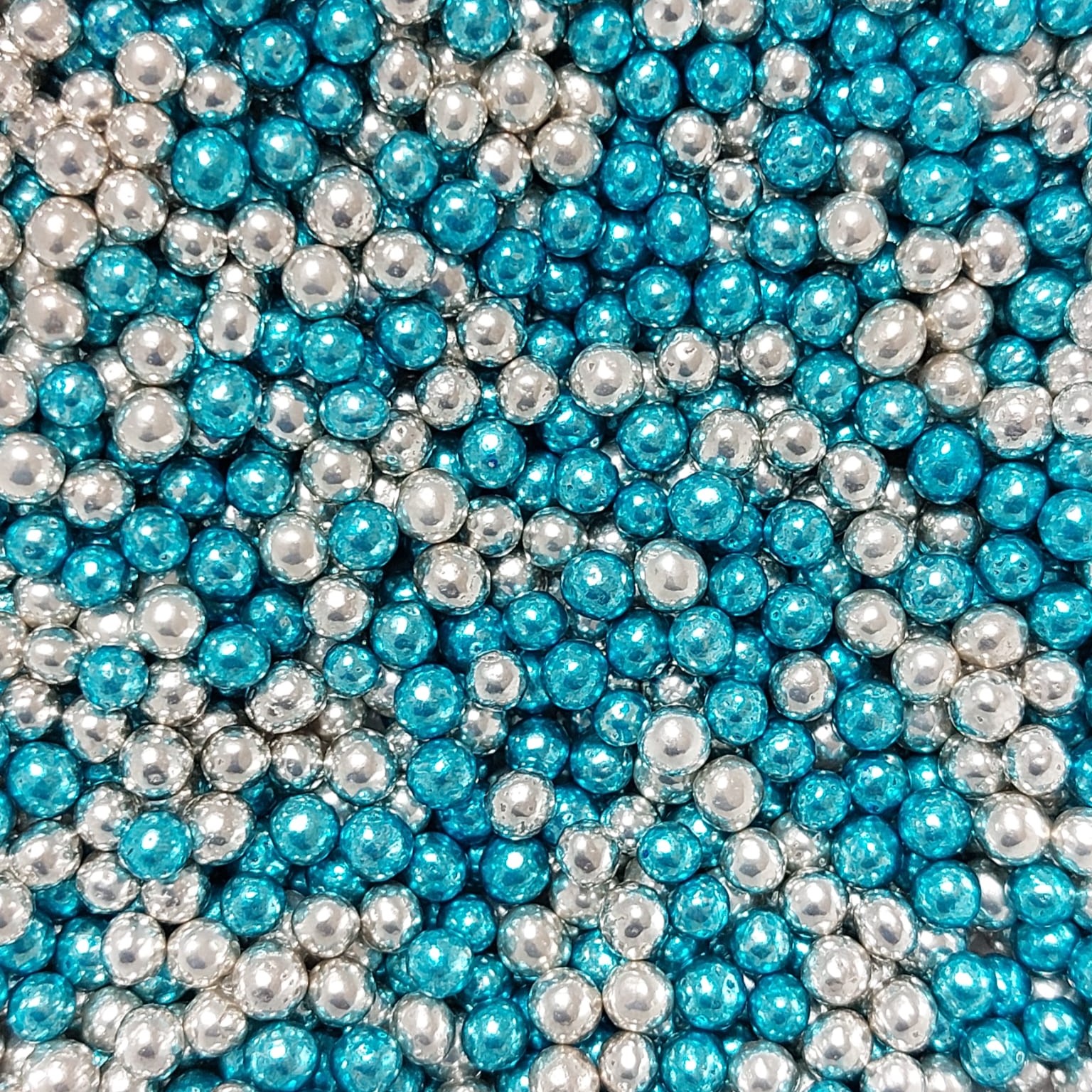Sugar pearls metallic silver - blue 4mm